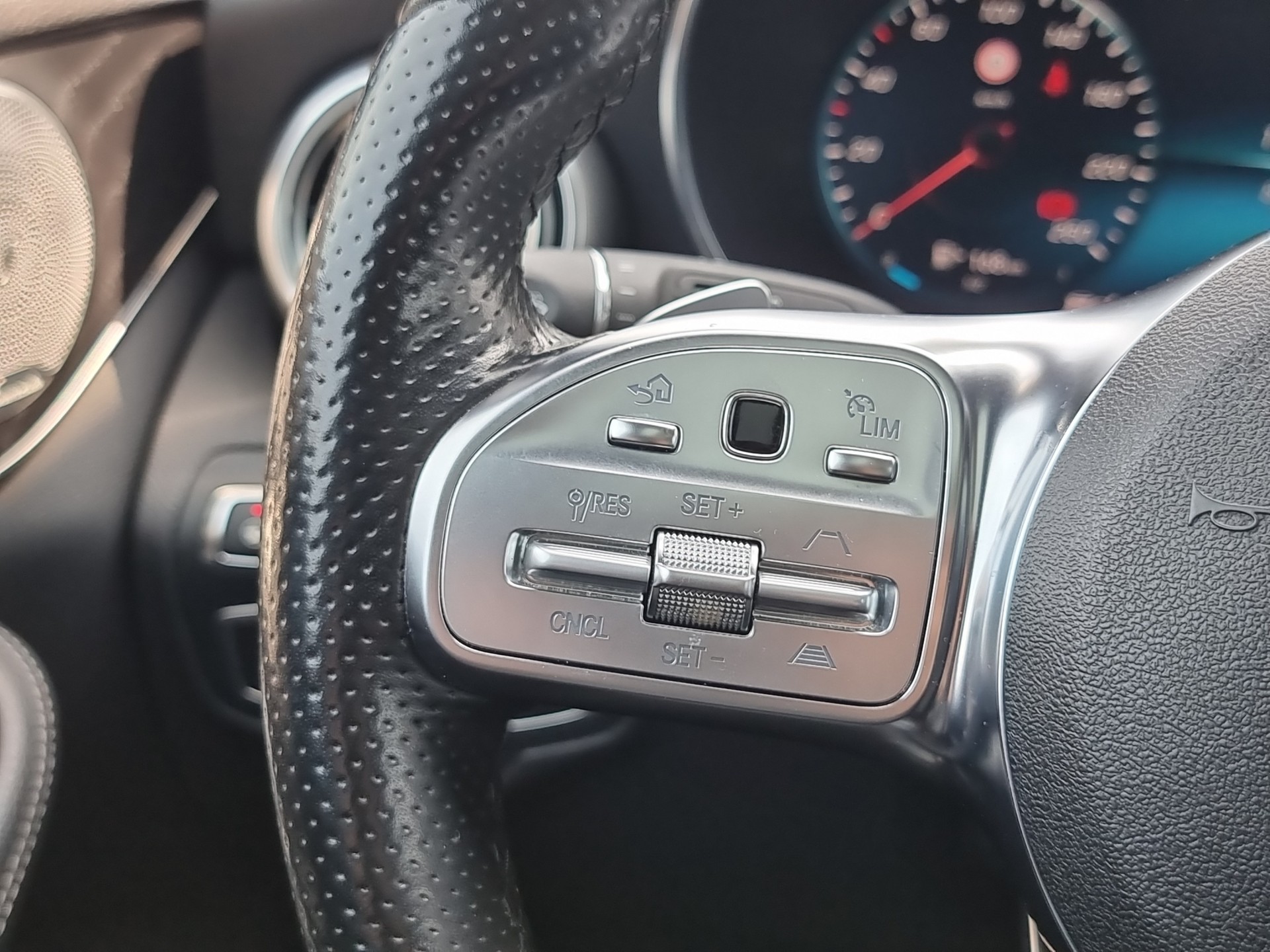 MERCEDES-BENZ C 220d SwissStar AMG Line 4m-image-9