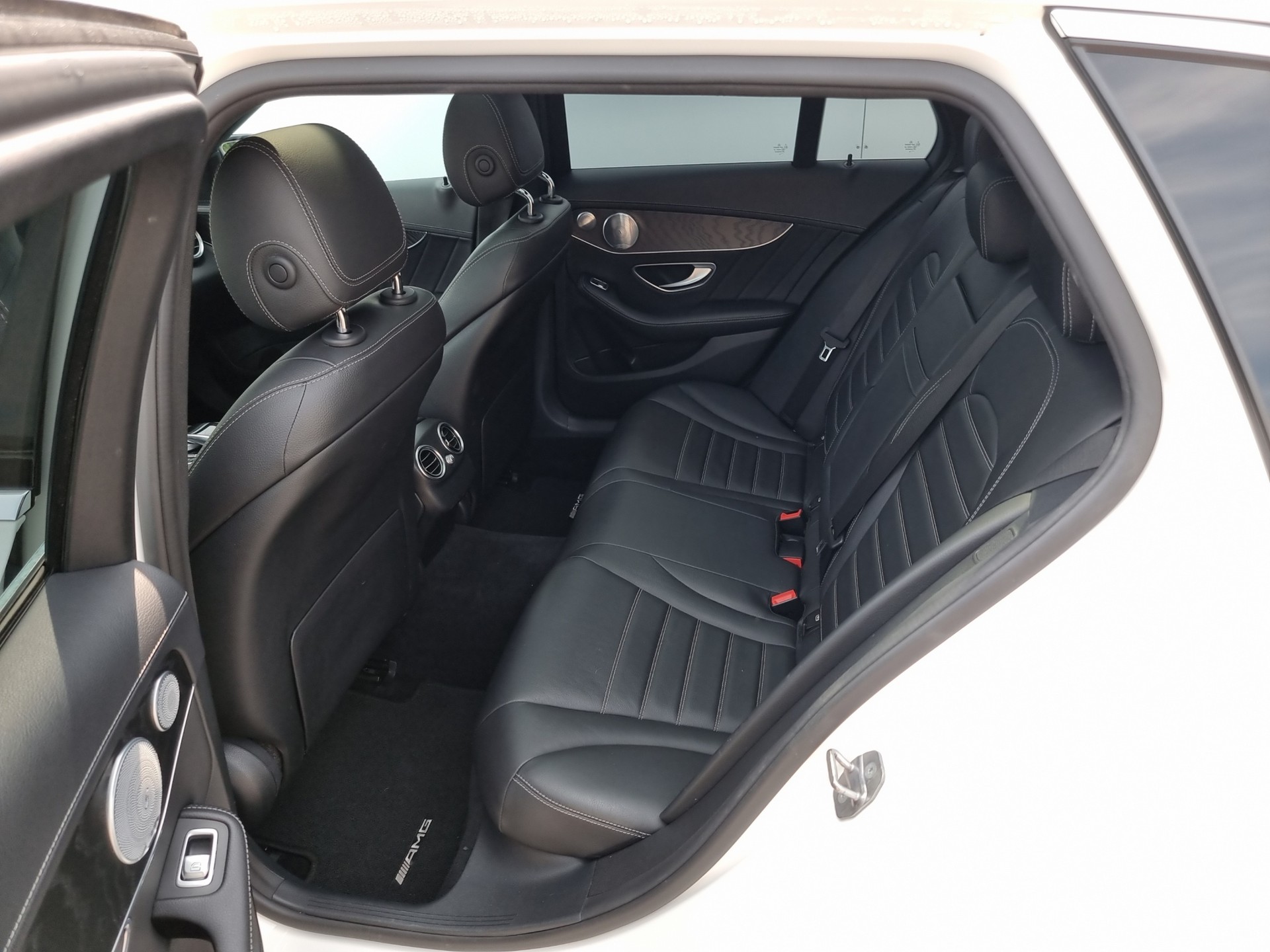 MERCEDES-BENZ C 220d SwissStar AMG Line 4m-image-13
