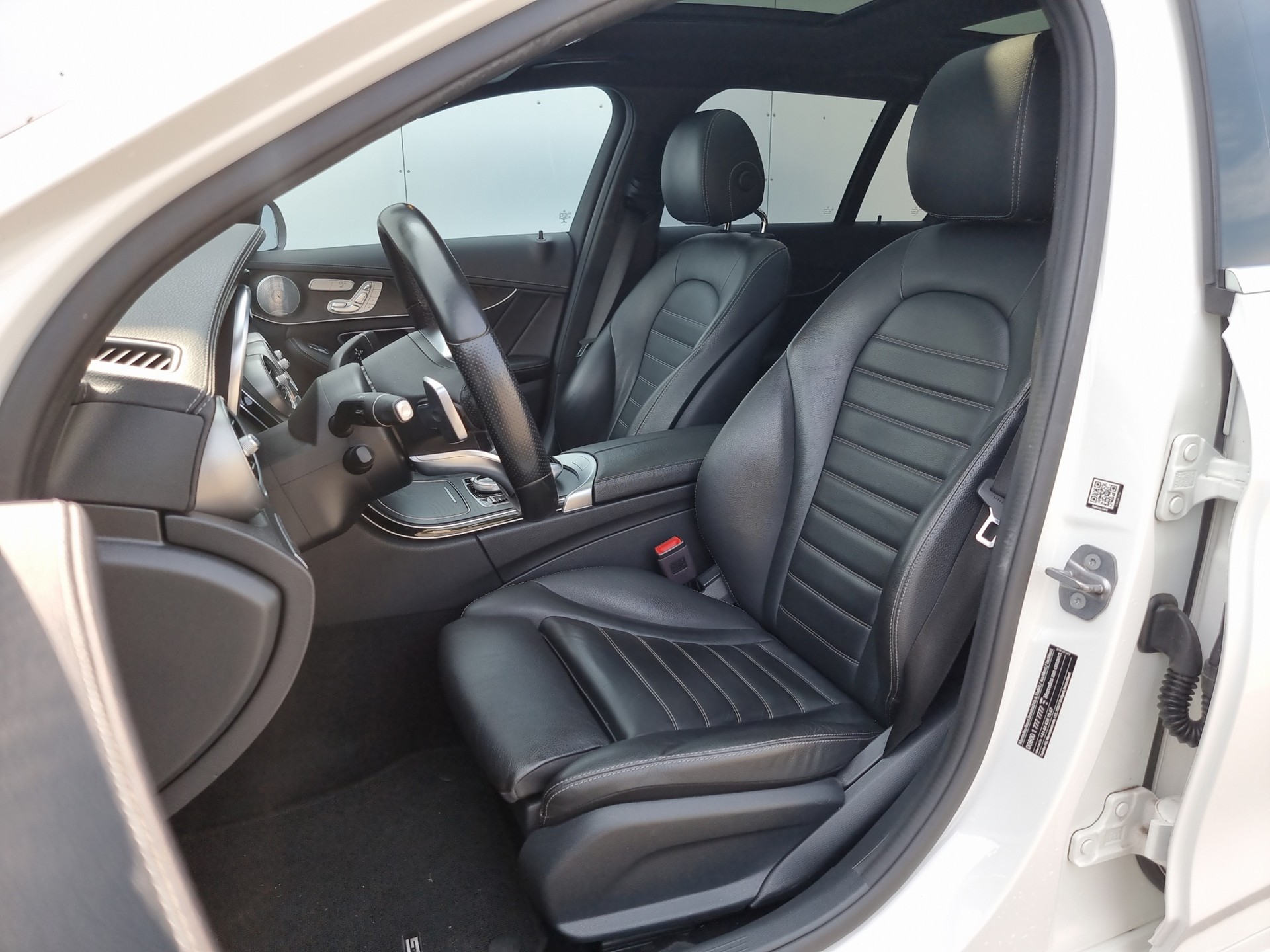 MERCEDES-BENZ C 220d SwissStar AMG Line 4m-image-11