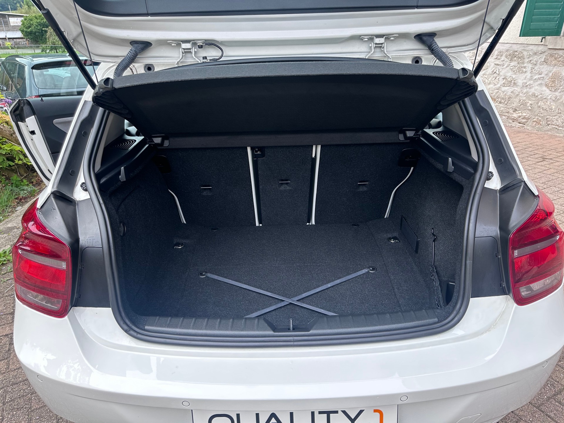 BMW 125i-image-9