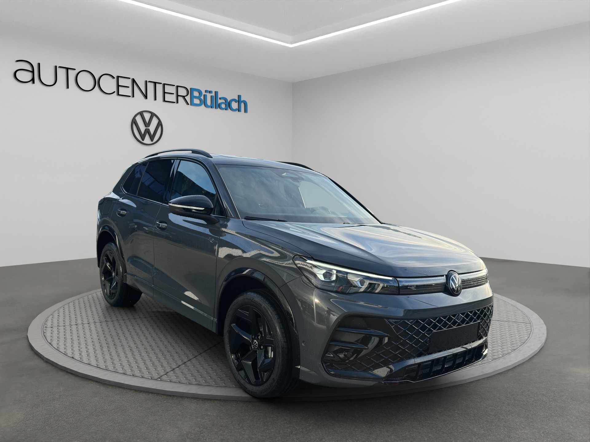 VW Tiguan 2.0 TSI DSG R-Line 4Motion-image-2