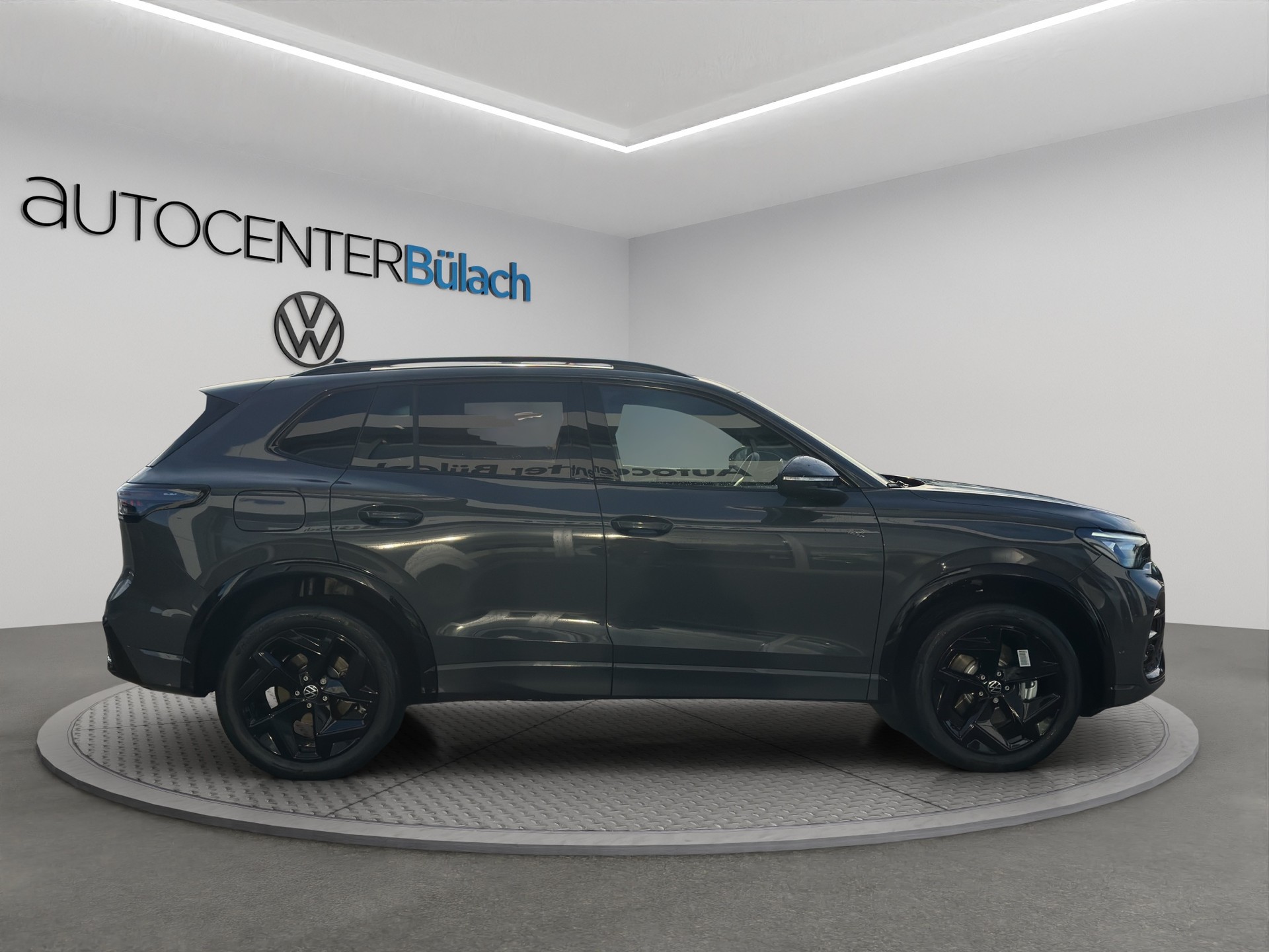 VW Tiguan 2.0 TSI DSG R-Line 4Motion-image-3