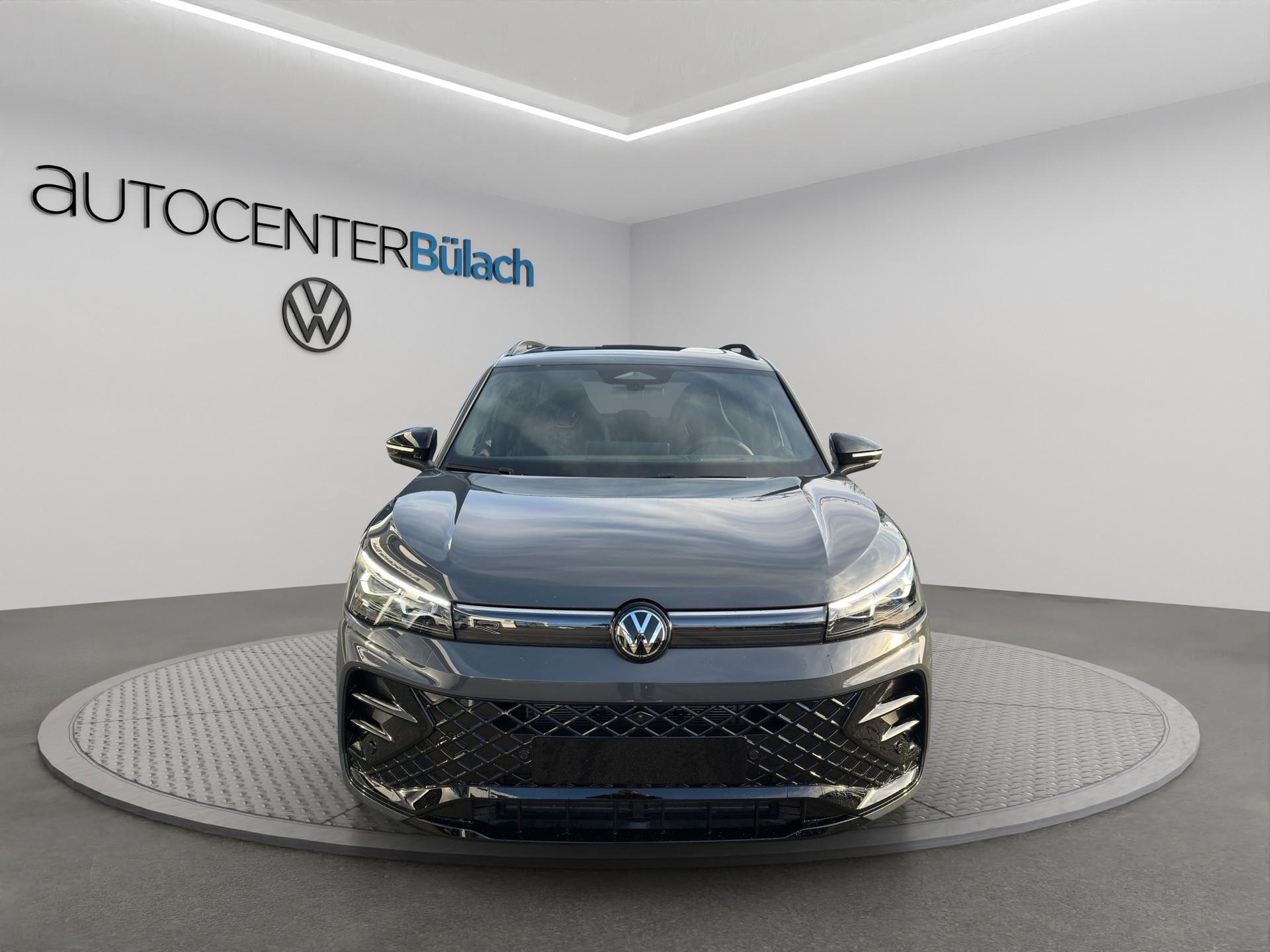 VW Tiguan 2.0 TSI DSG R-Line 4Motion-image-1