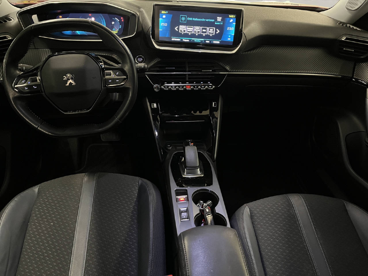 PEUGEOT 2008 e-Allure-image-5