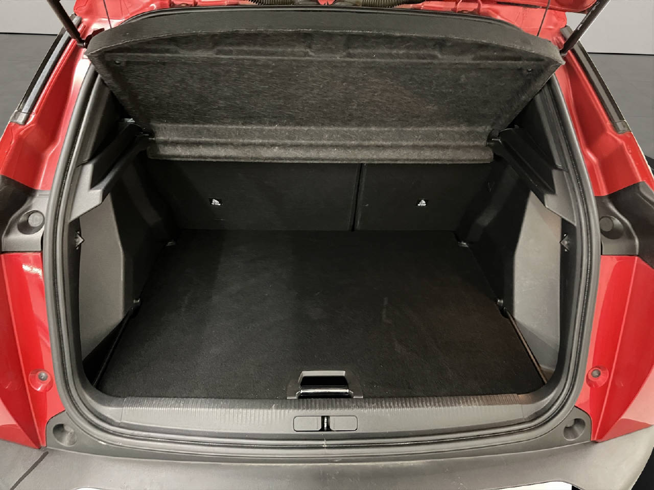 PEUGEOT 2008 e-Allure-image-12