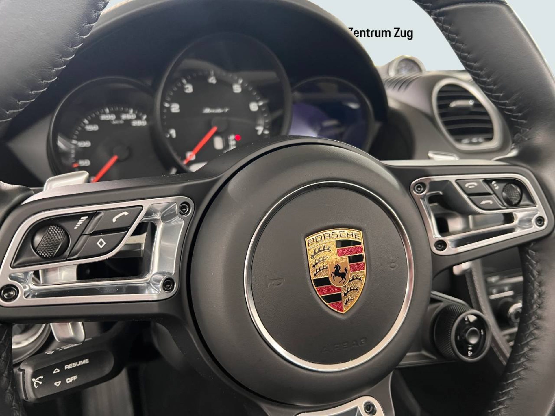PORSCHE 718 Boxster T-image-17