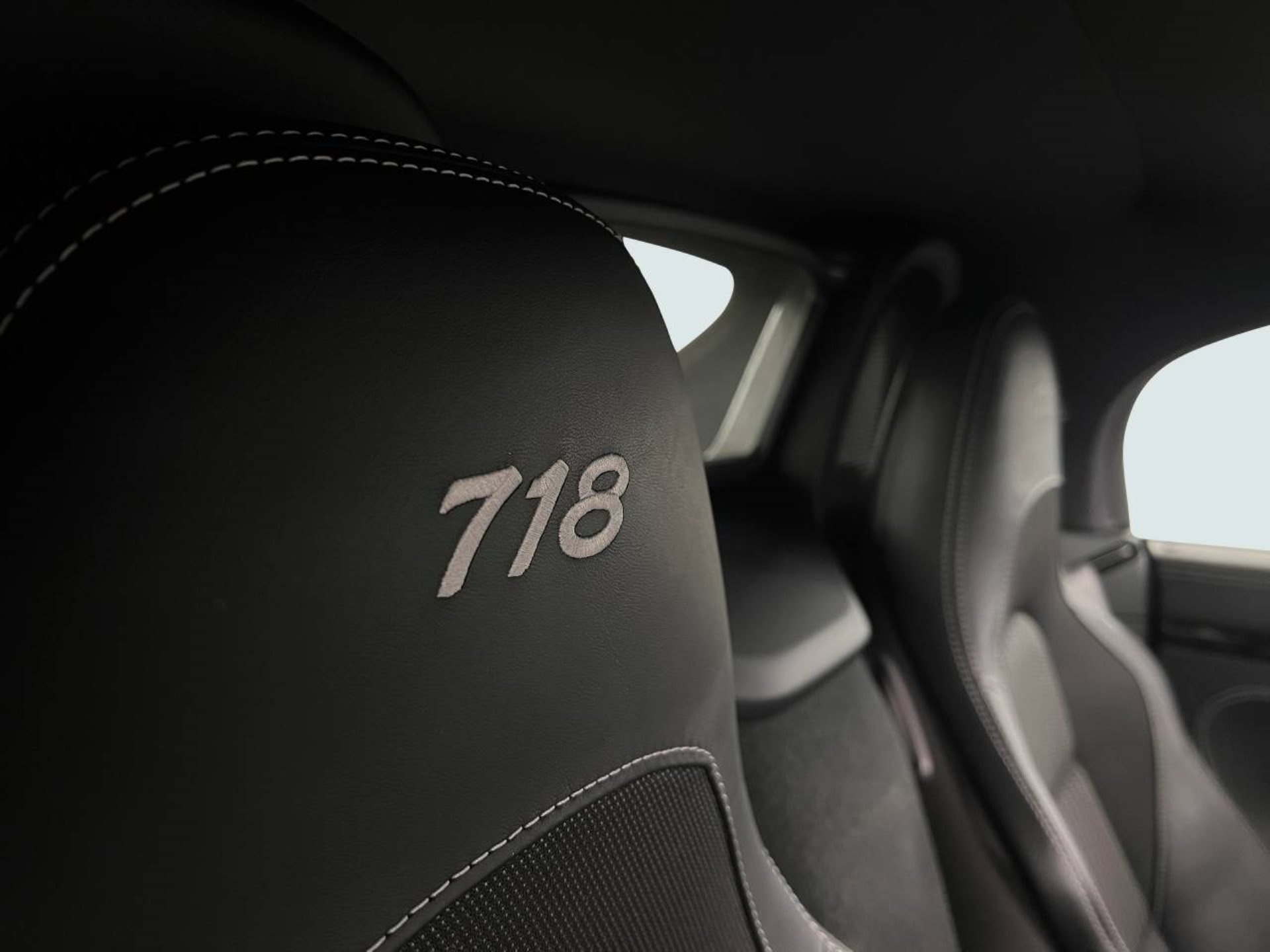 PORSCHE 718 Boxster T-image-21