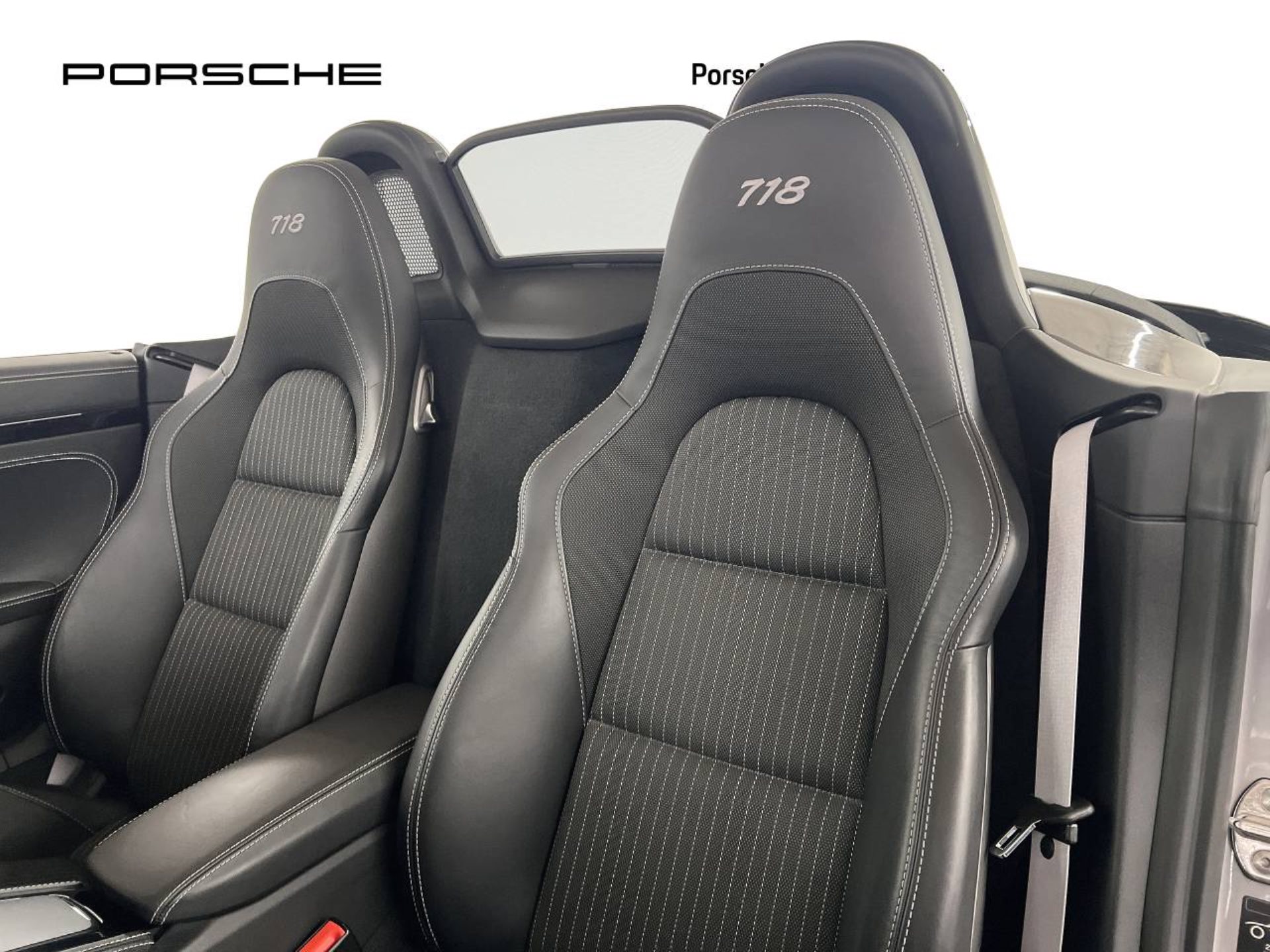 PORSCHE 718 Boxster T-image-4