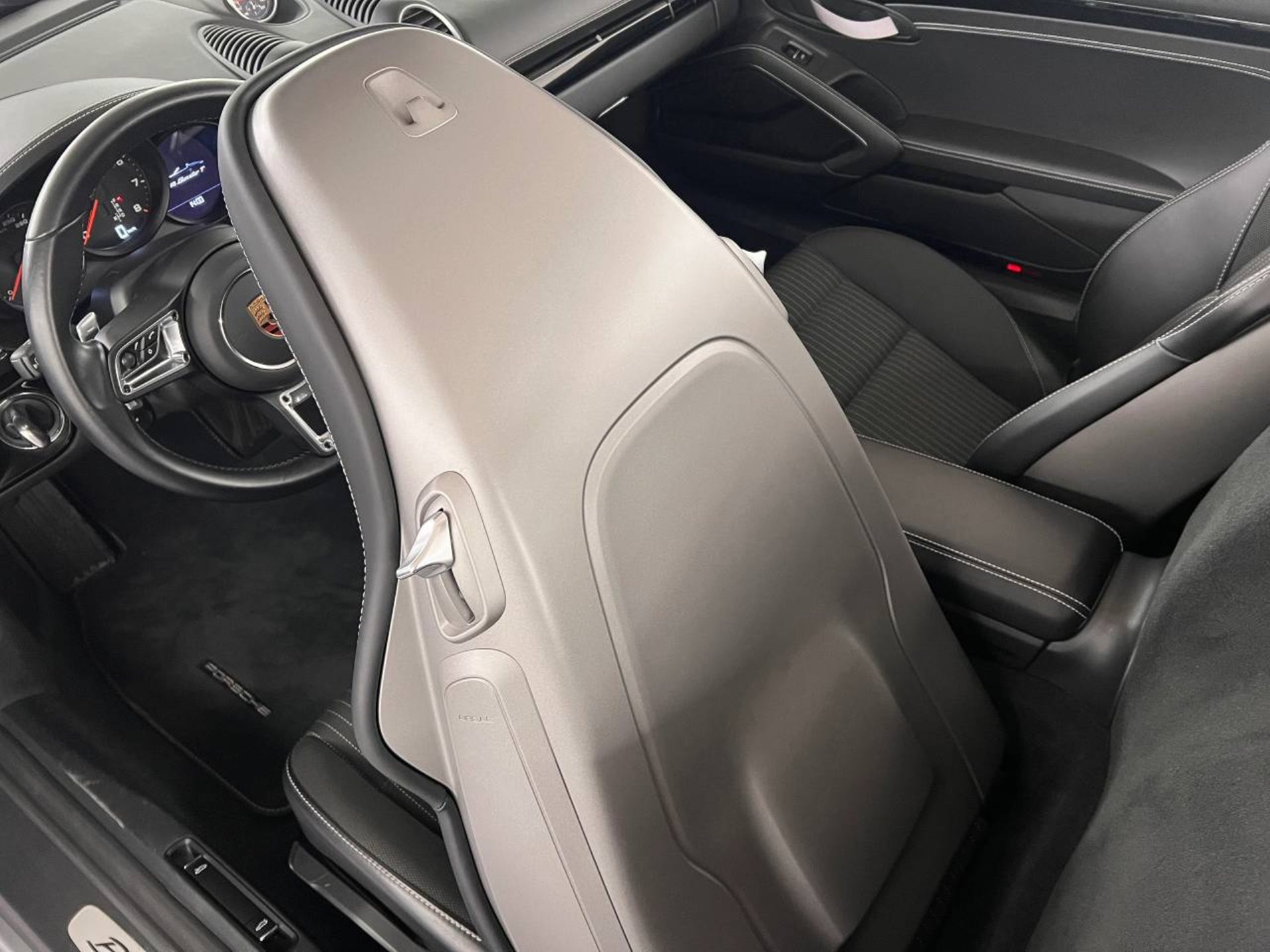PORSCHE 718 Boxster T-image-23