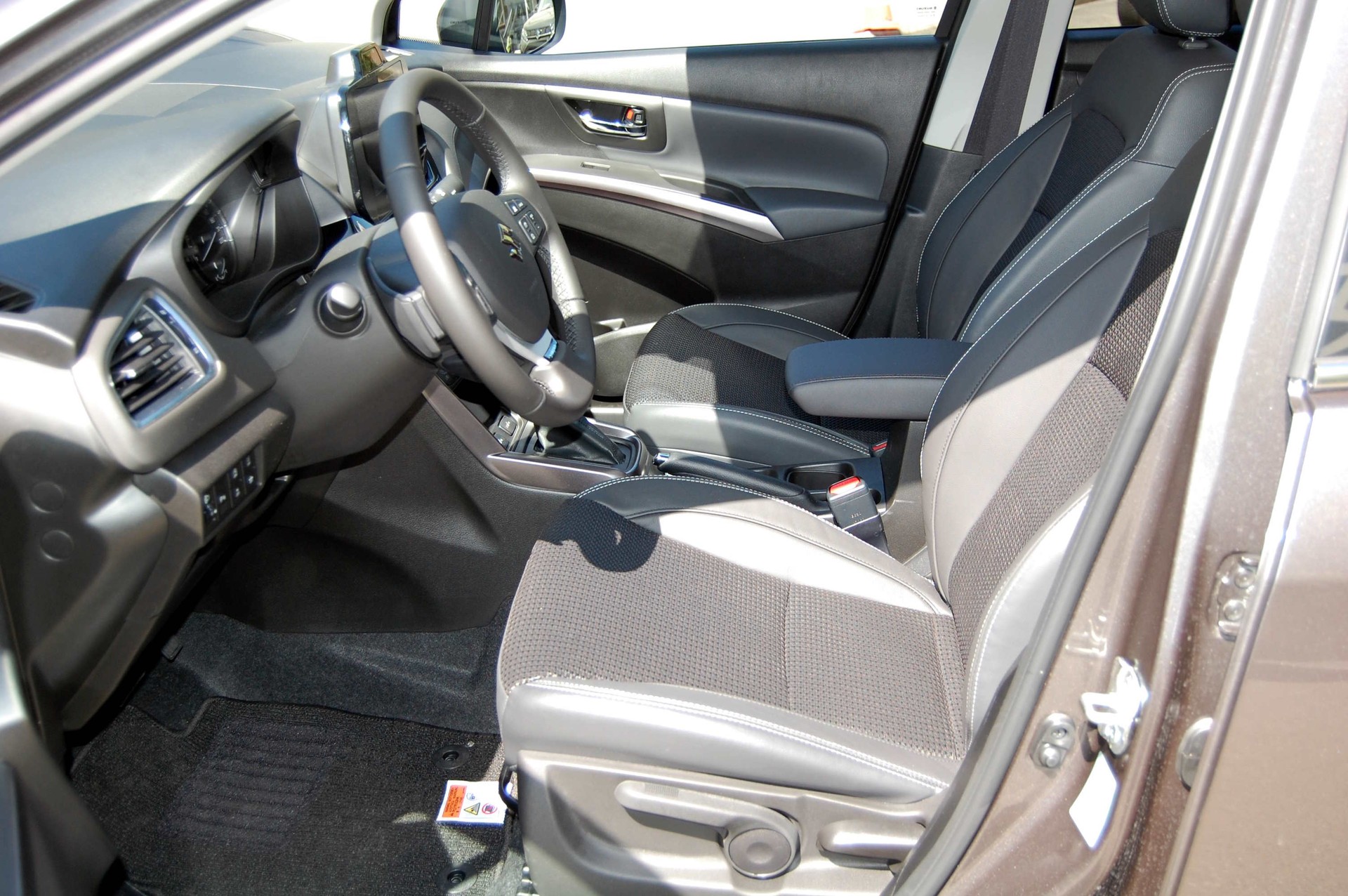 SUZUKI S-Cross 1.4 16V Sakura Top MHD 4WD Automatic-image-13