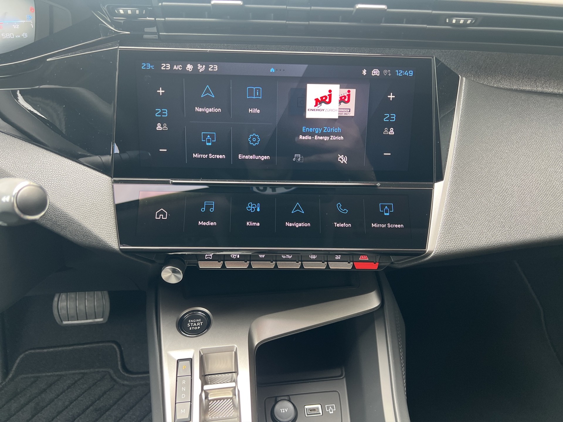 PEUGEOT 308 1.2 Pure Tech Allure EAT8-image-11