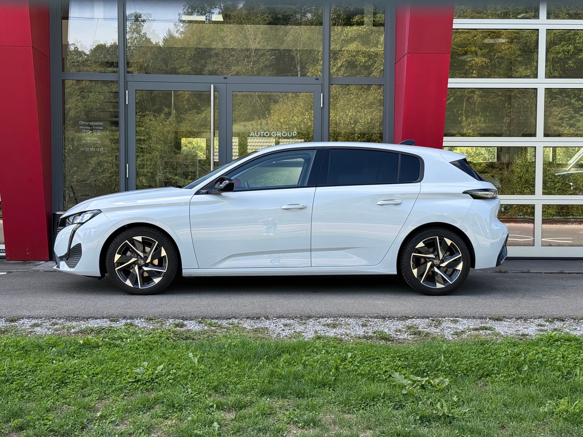 PEUGEOT 308 1.2 Pure Tech Allure EAT8 LEASING AB 308.87 CHF / MONAT-image-1