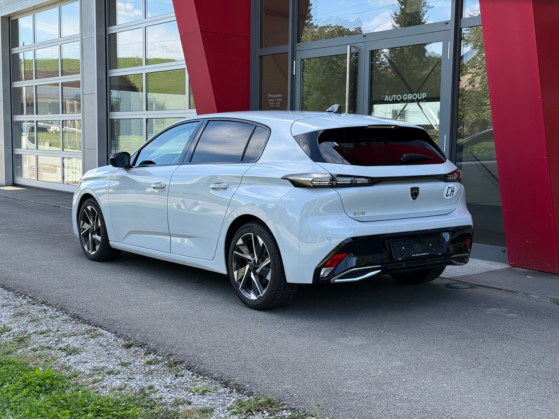 PEUGEOT 308 1.2 Pure Tech Allure EAT8 LEASING AB 308.87 CHF / MONAT-image-2