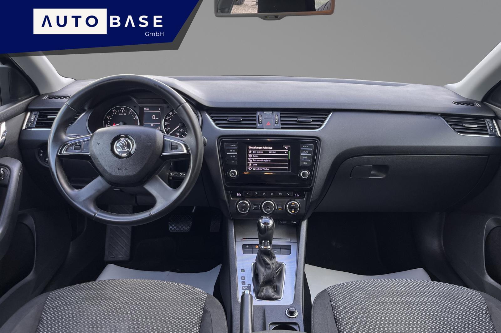 SKODA Octavia Combi 1.4 TSI Ambition DSG-image-8