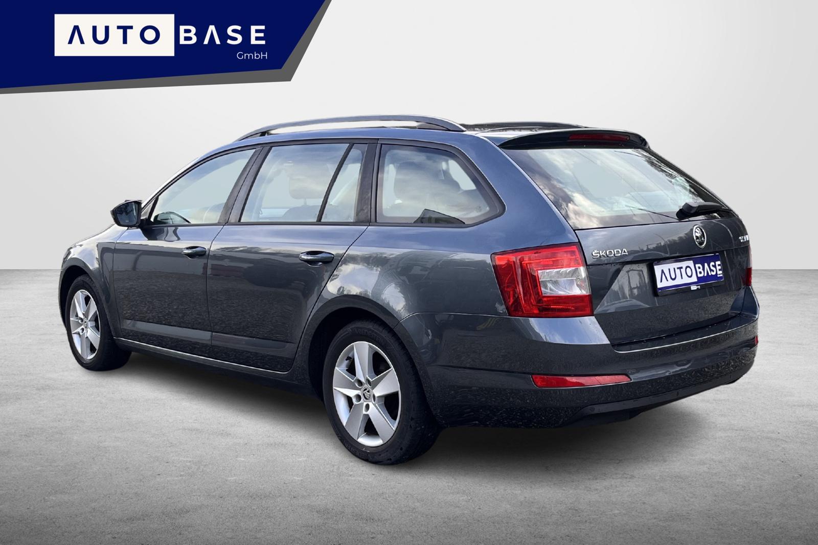 SKODA Octavia Combi 1.4 TSI Ambition DSG-image-2
