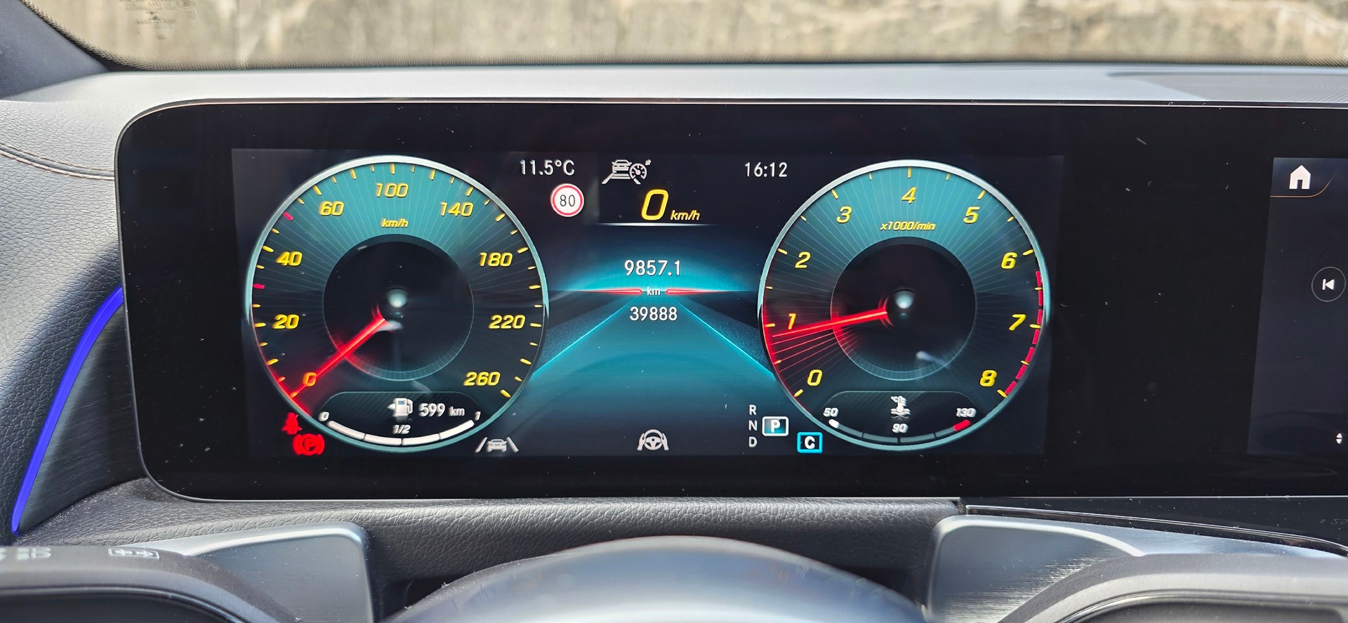 MERCEDES-BENZ GLB 250 4Matic AMG Line 8G-Tronic-image-1