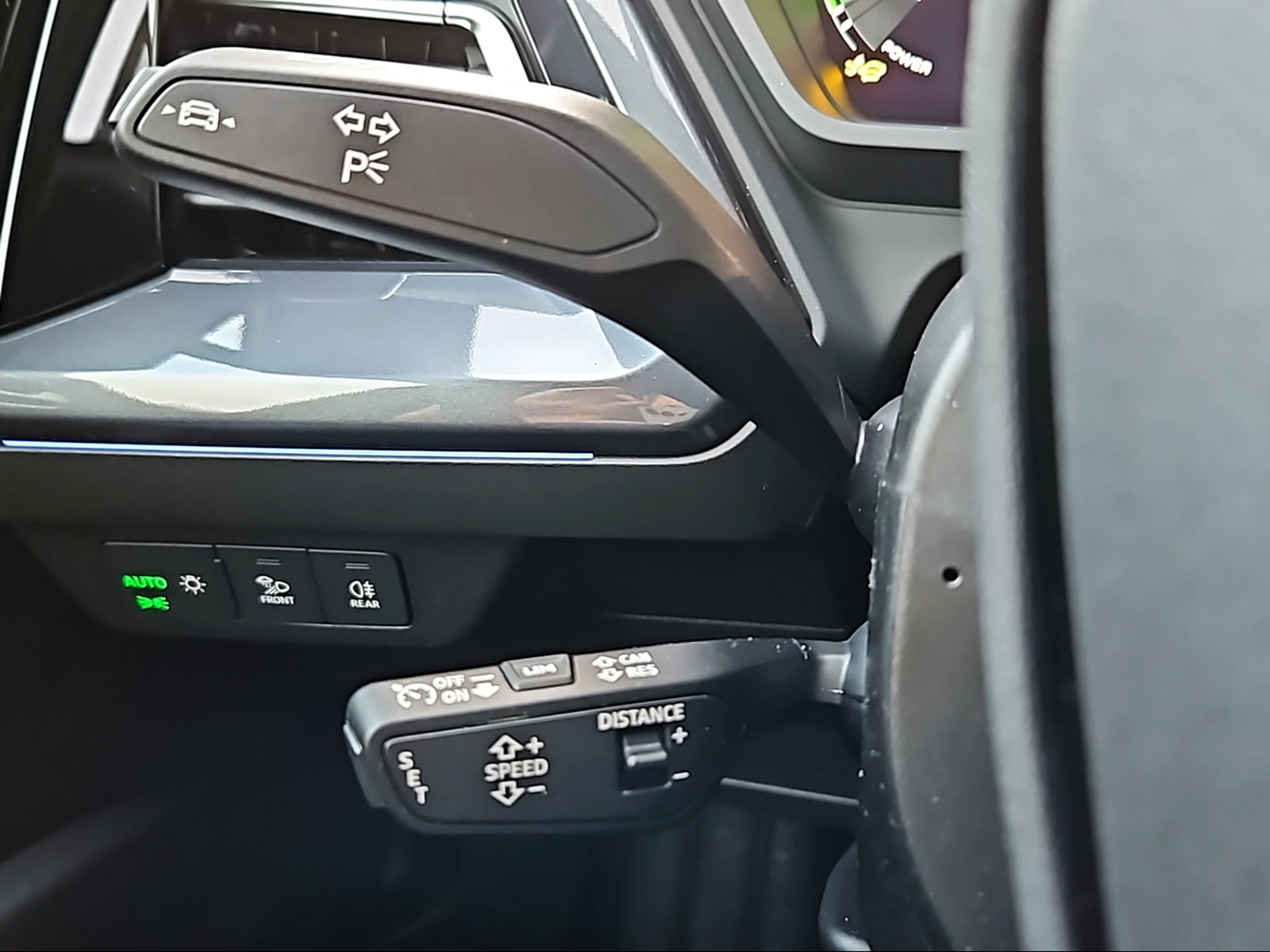 AUDI Q4 Sportback e-tron 45 Attraction quattro Mythosschwarz Metallic-image-15