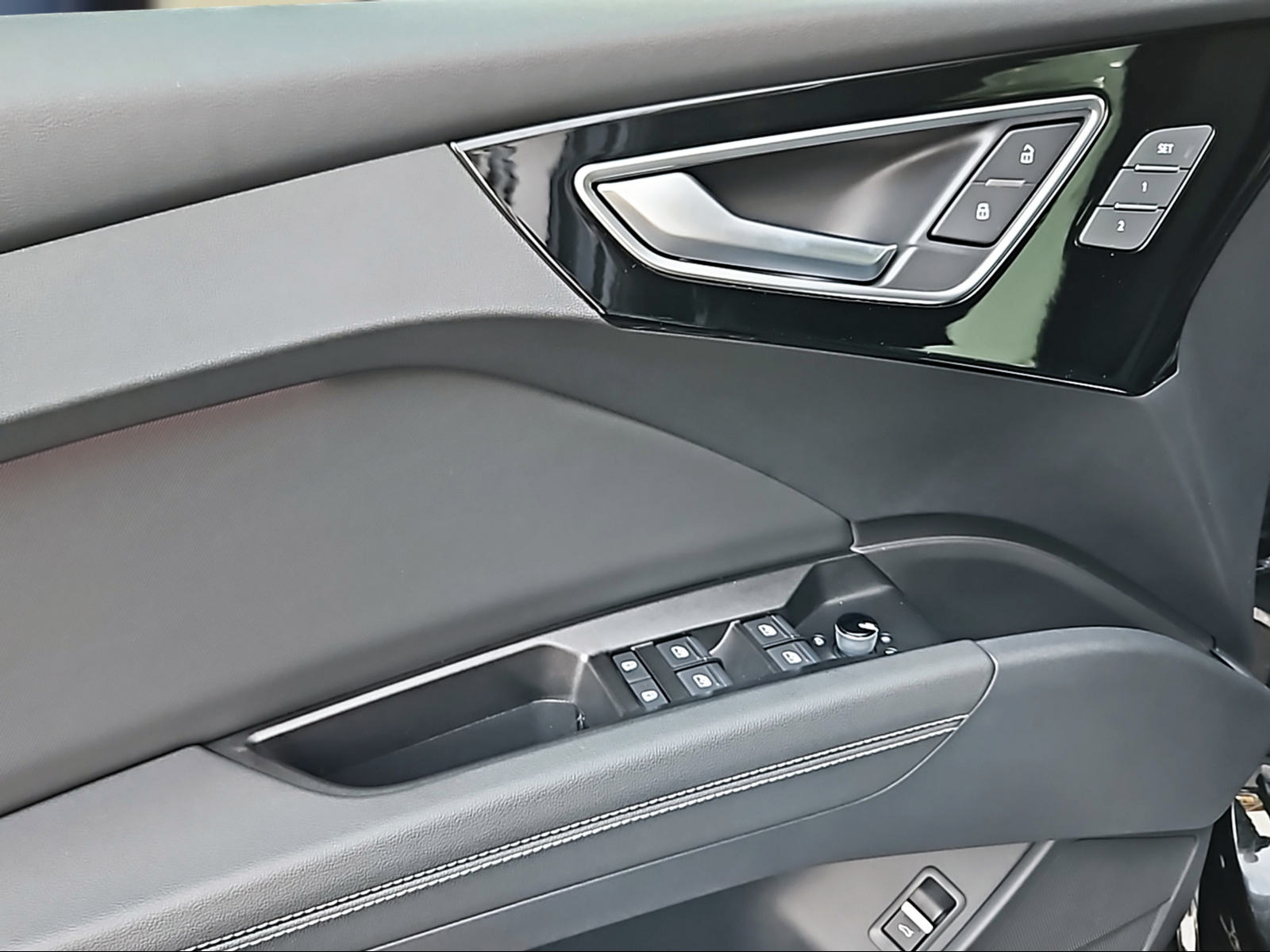 AUDI Q4 Sportback e-tron 45 Attraction quattro Mythosschwarz Metallic-image-14
