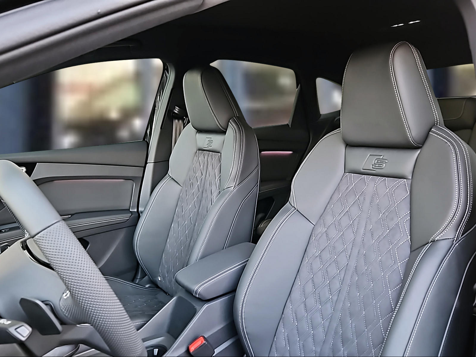 AUDI Q4 Sportback e-tron 45 Attraction quattro Mythosschwarz Metallic-image-8