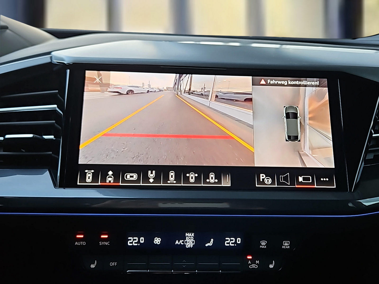 AUDI Q4 Sportback e-tron 45 Attraction quattro Mythosschwarz Metallic-image-12