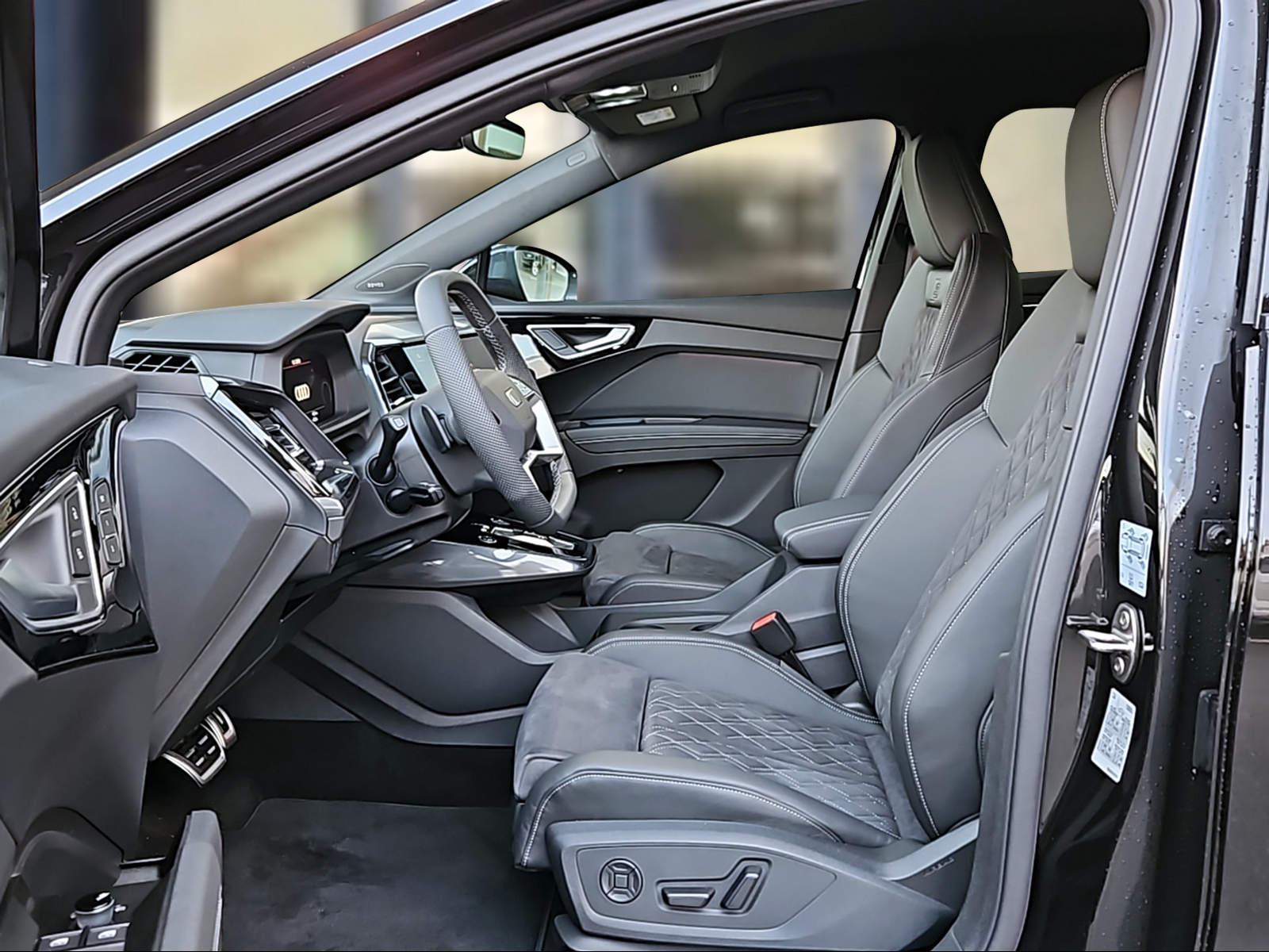 AUDI Q4 Sportback e-tron 45 Attraction quattro Mythosschwarz Metallic-image-7