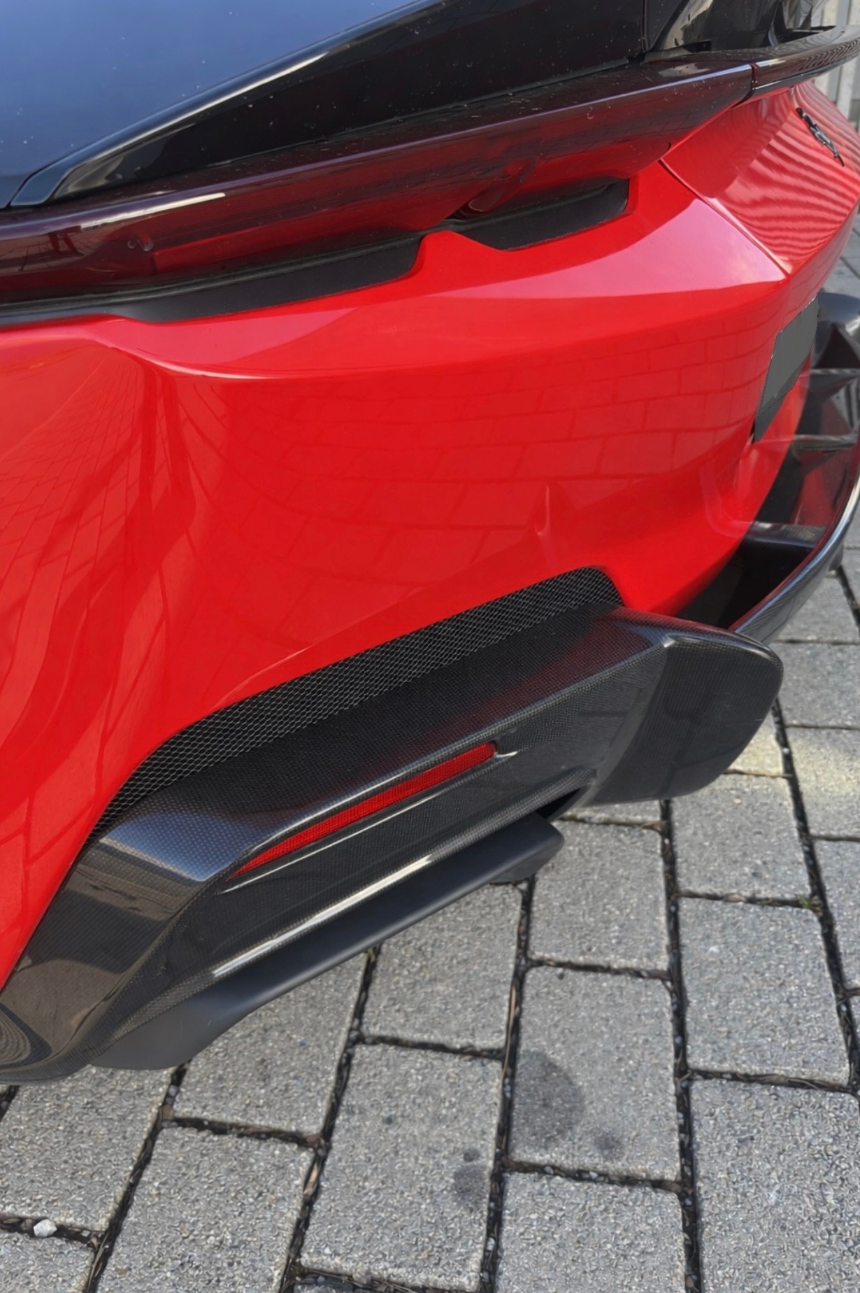 FERRARI 12 Cilindri-image-9
