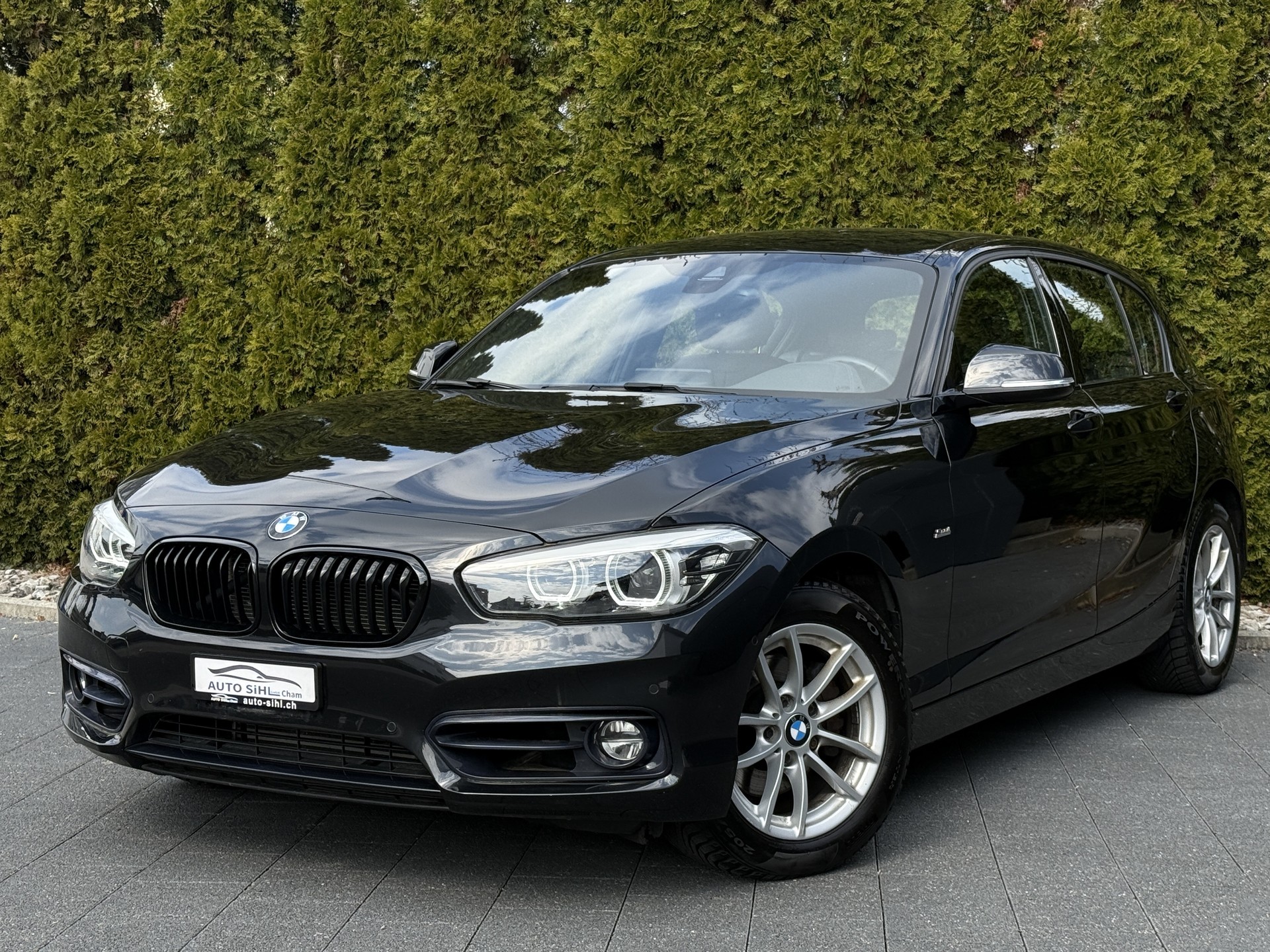 BMW 120d xDrive Edition Sport Line Steptronic / Gratis Service-showroom-element-1