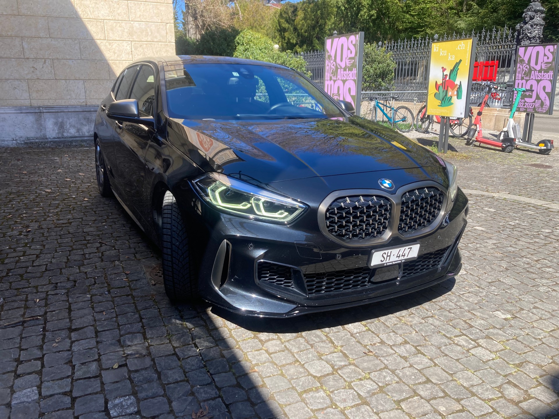BMW M135i xDrive Steptronic-image-0