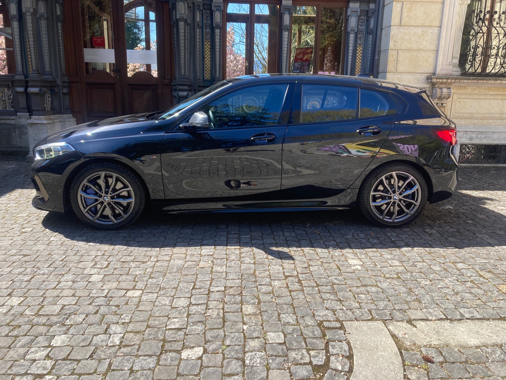 BMW M135i xDrive Steptronic-image-3