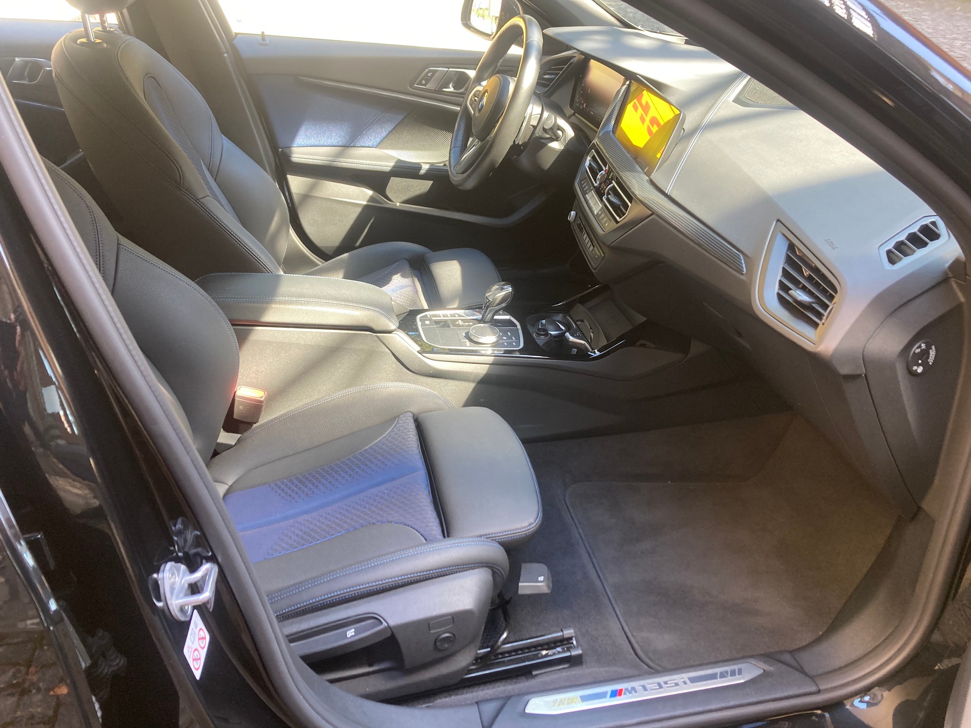 BMW M135i xDrive Steptronic-image-10