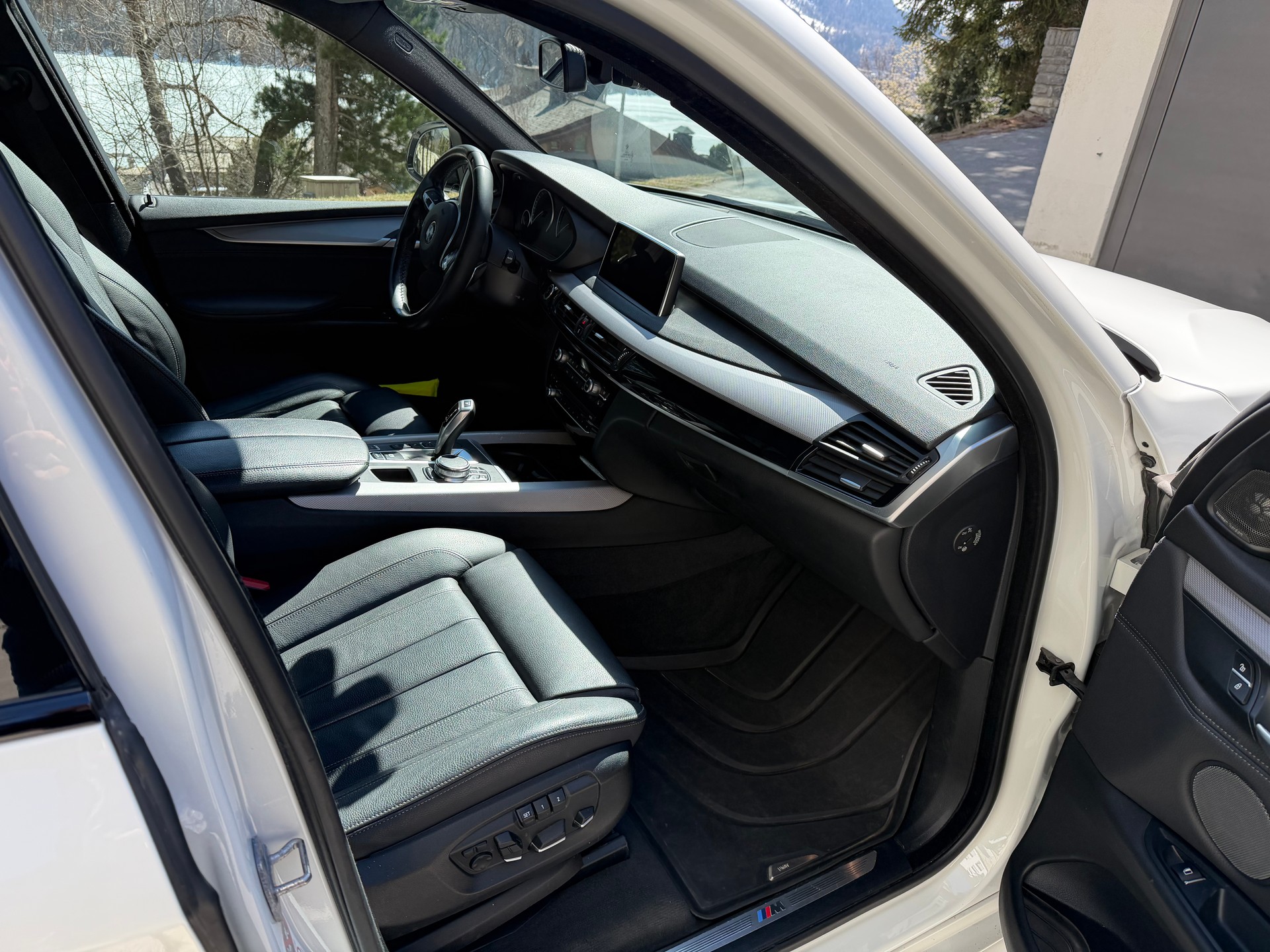 BMW X5 xDrive40e M Sport | CH-Fahrzeug | Top gepflegt | Vollausstattung | Hybrid 313 PS | BMW Schweiz VIP Fahrzeug-image-2