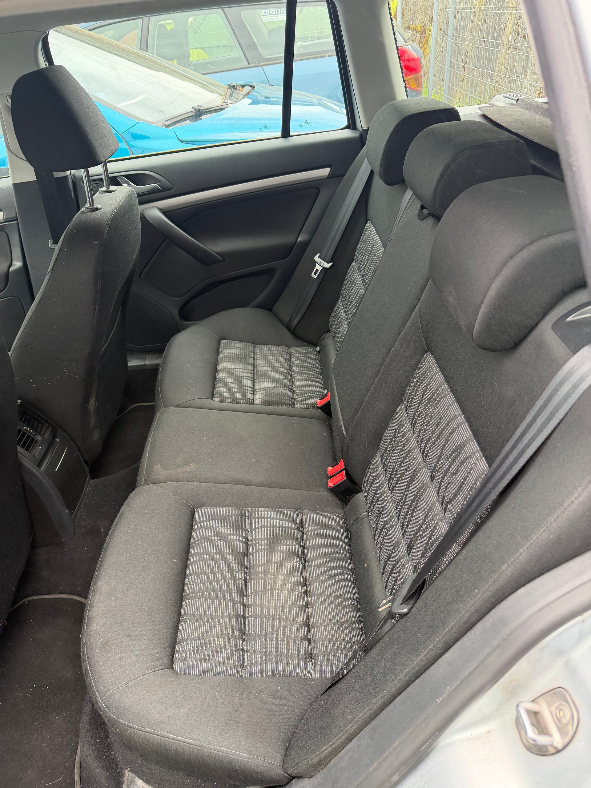 SKODA Octavia Combi 1.8 TSI 50Years 4x4-image-2