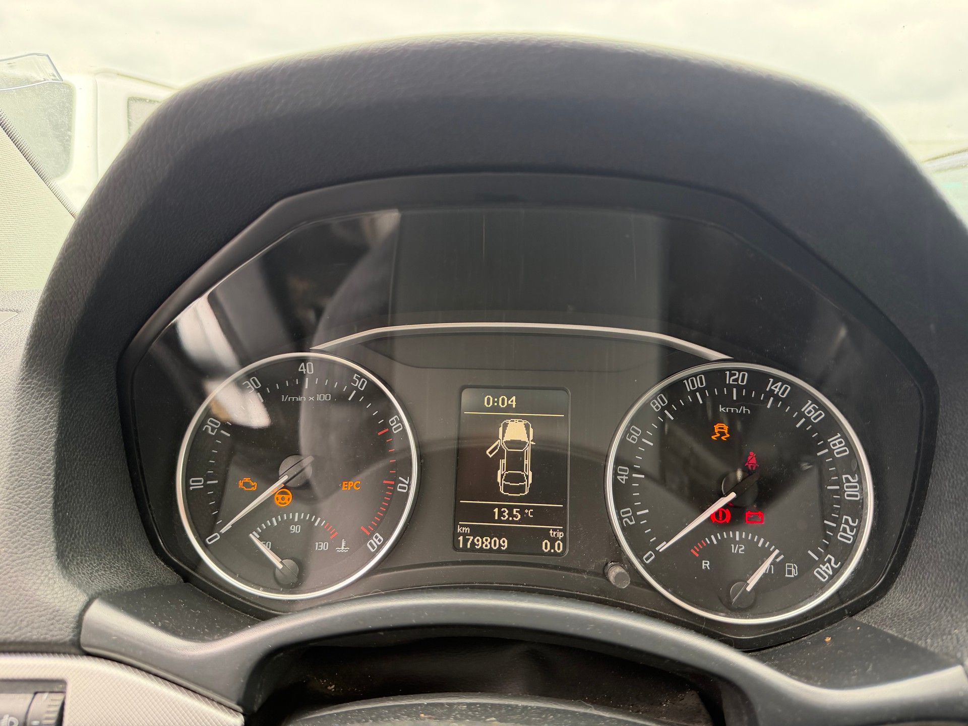 SKODA Octavia Combi 1.8 TSI 50Years 4x4-image-6