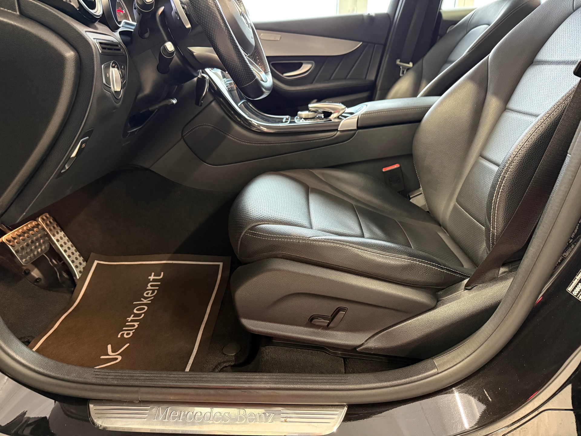 MERCEDES-BENZ GLC 250 d Exclusive 4Matic 9G-Tronic-image-13