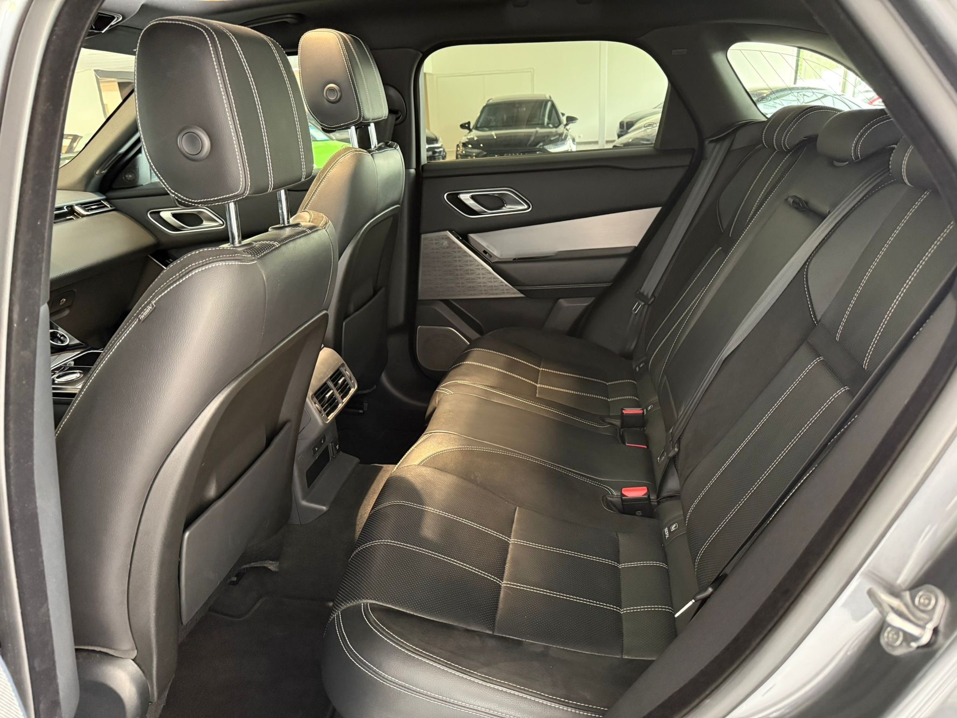 LAND ROVER Range Rover Velar R-Dynamic P 300 Automatic-image-18