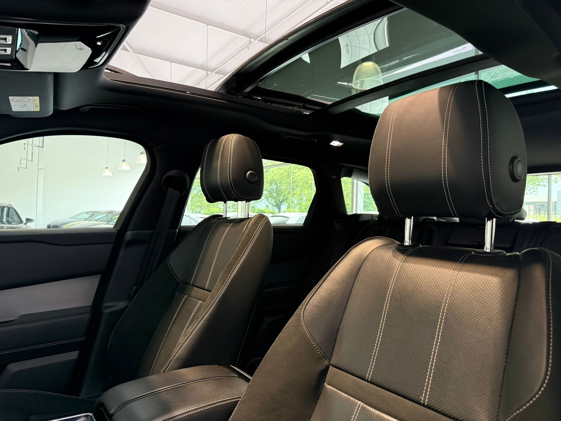 LAND ROVER Range Rover Velar R-Dynamic P 300 Automatic-image-21