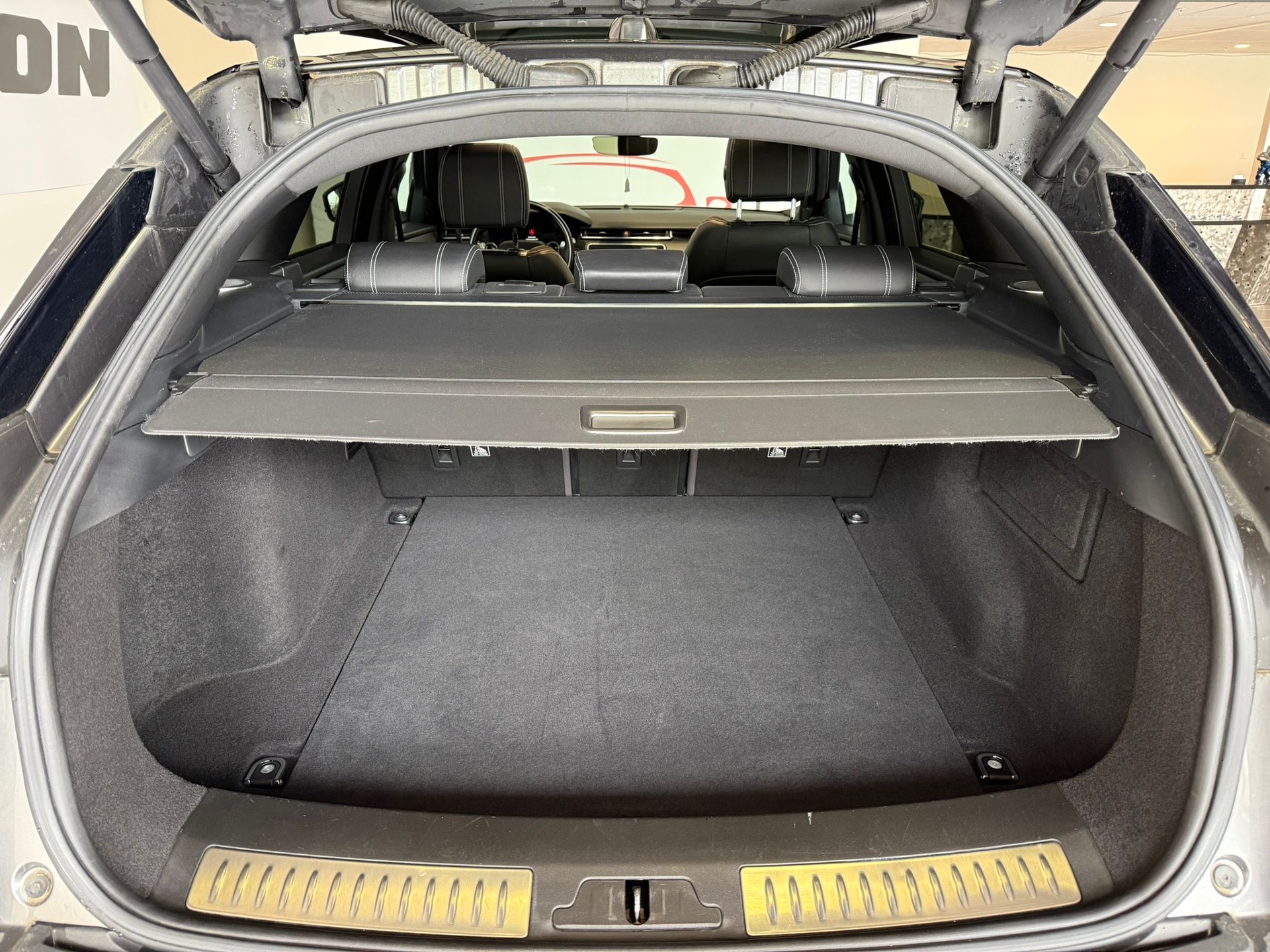 LAND ROVER Range Rover Velar R-Dynamic P 300 Automatic-image-10