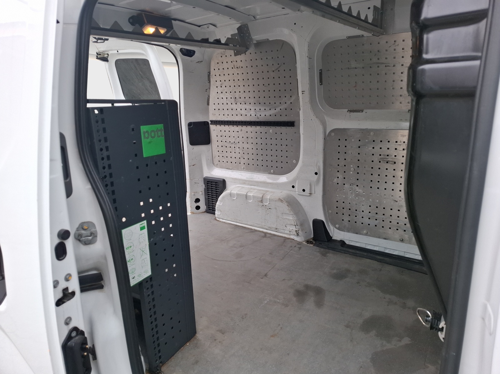 NISSAN NV200 1.5 dCi 90 Comfort Euro 6 // 8-fach bereift // Anhängerkupplung Nutslast 610 KG-image-10