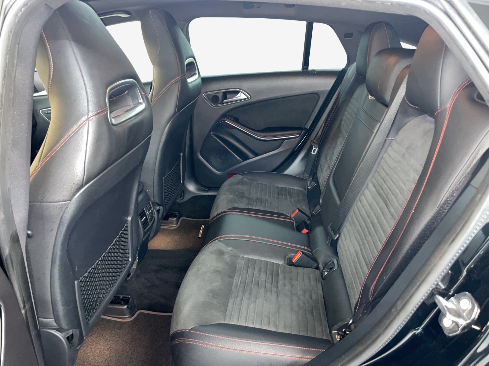 MERCEDES-BENZ CLA Shooting Brake 220 AMG Line 4Matic 7G-DCT-image-11