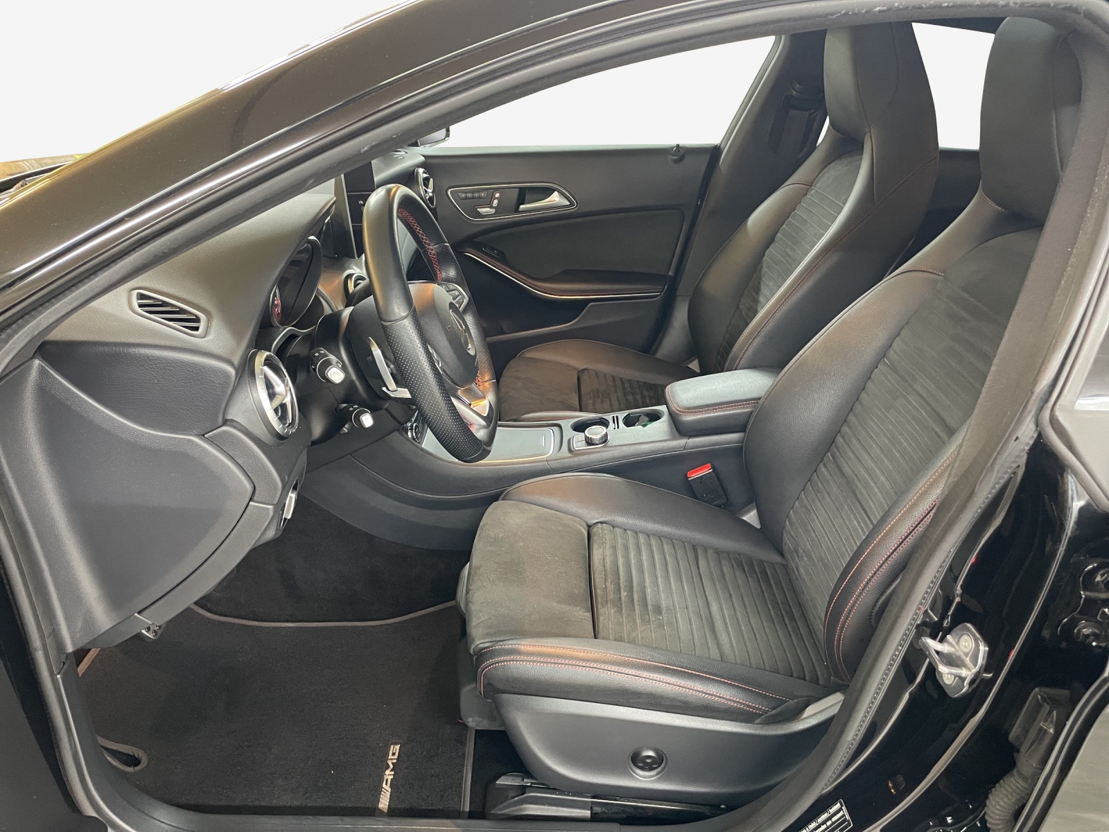 MERCEDES-BENZ CLA Shooting Brake 220 AMG Line 4Matic 7G-DCT-image-7
