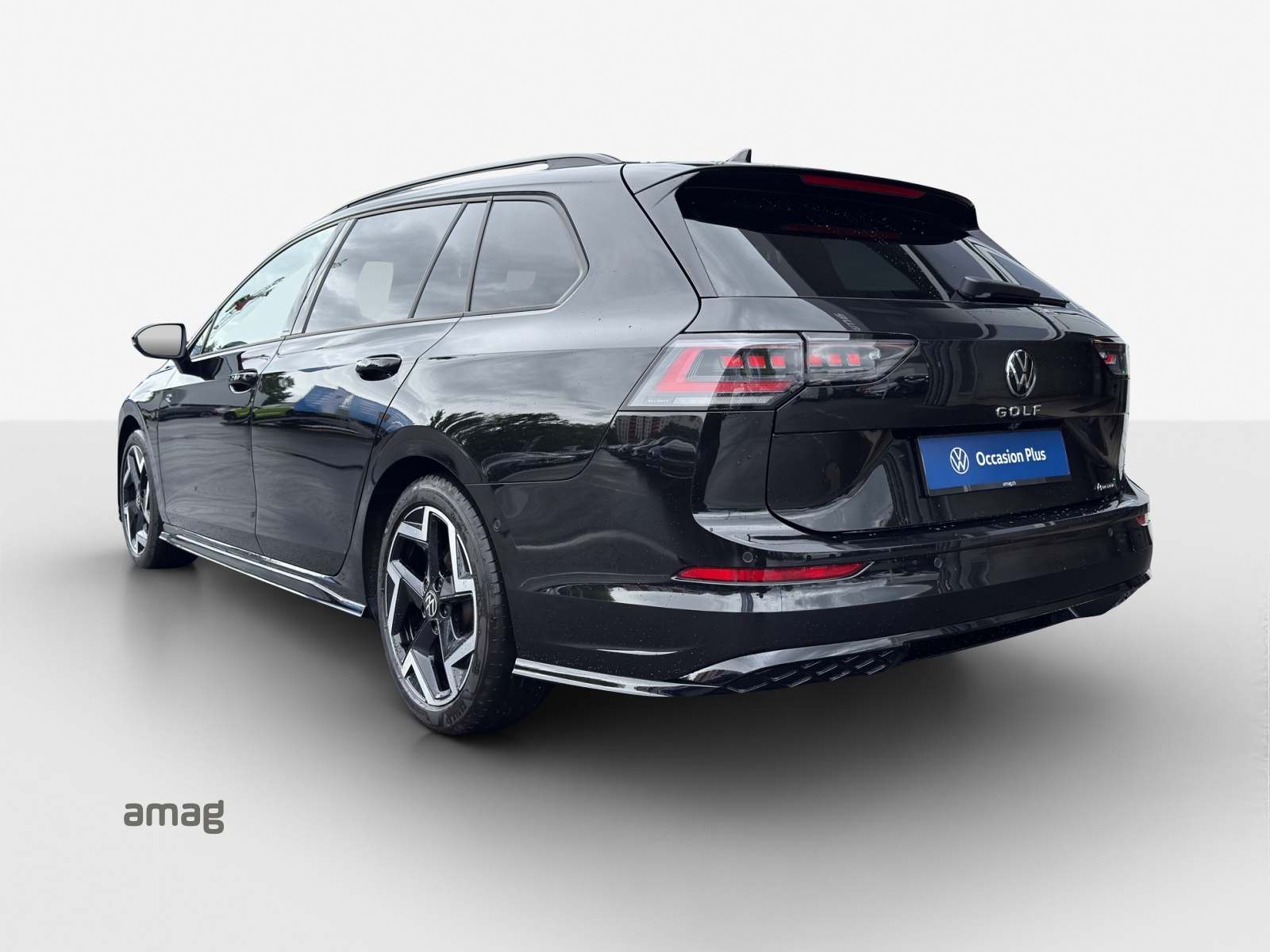 VW Golf Variant 2.0 TSI R-Line DSG 4 Motion-image-2