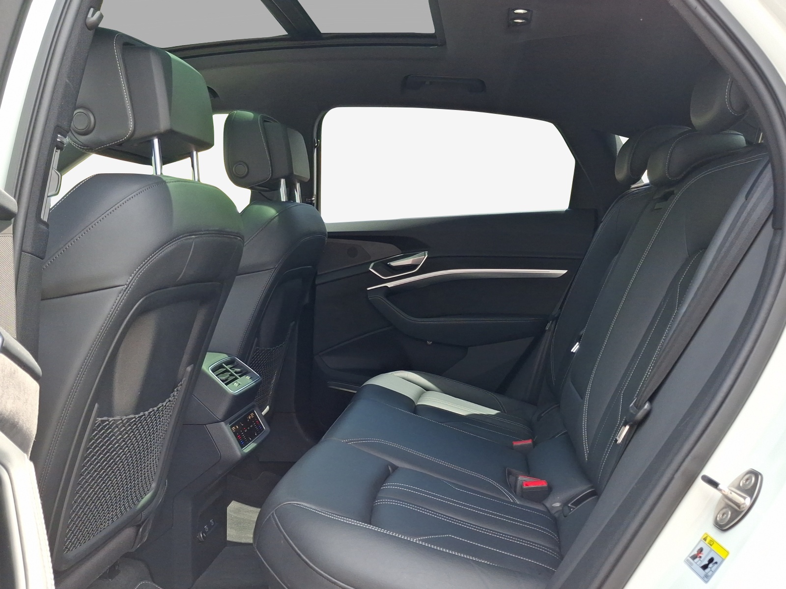 AUDI e-tron 55 Sportback S Line quattro-image-11