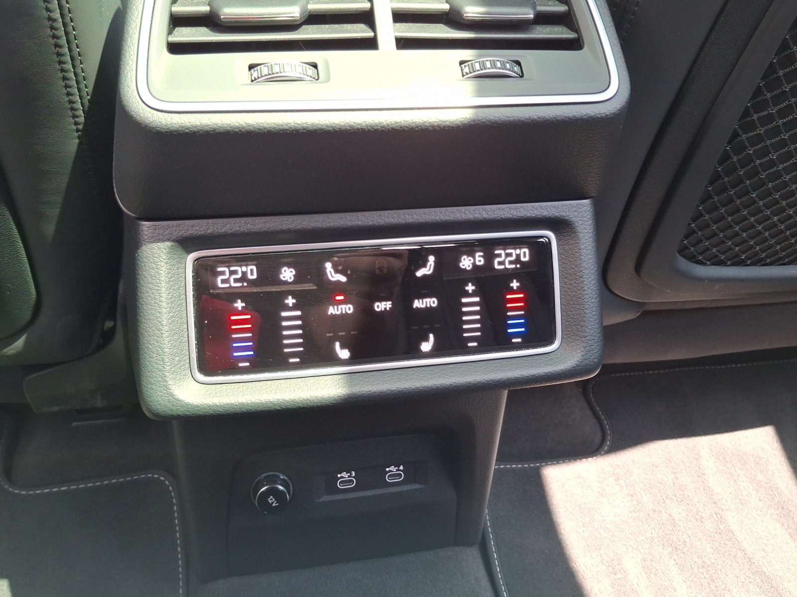 AUDI e-tron 55 Sportback S Line quattro-image-13