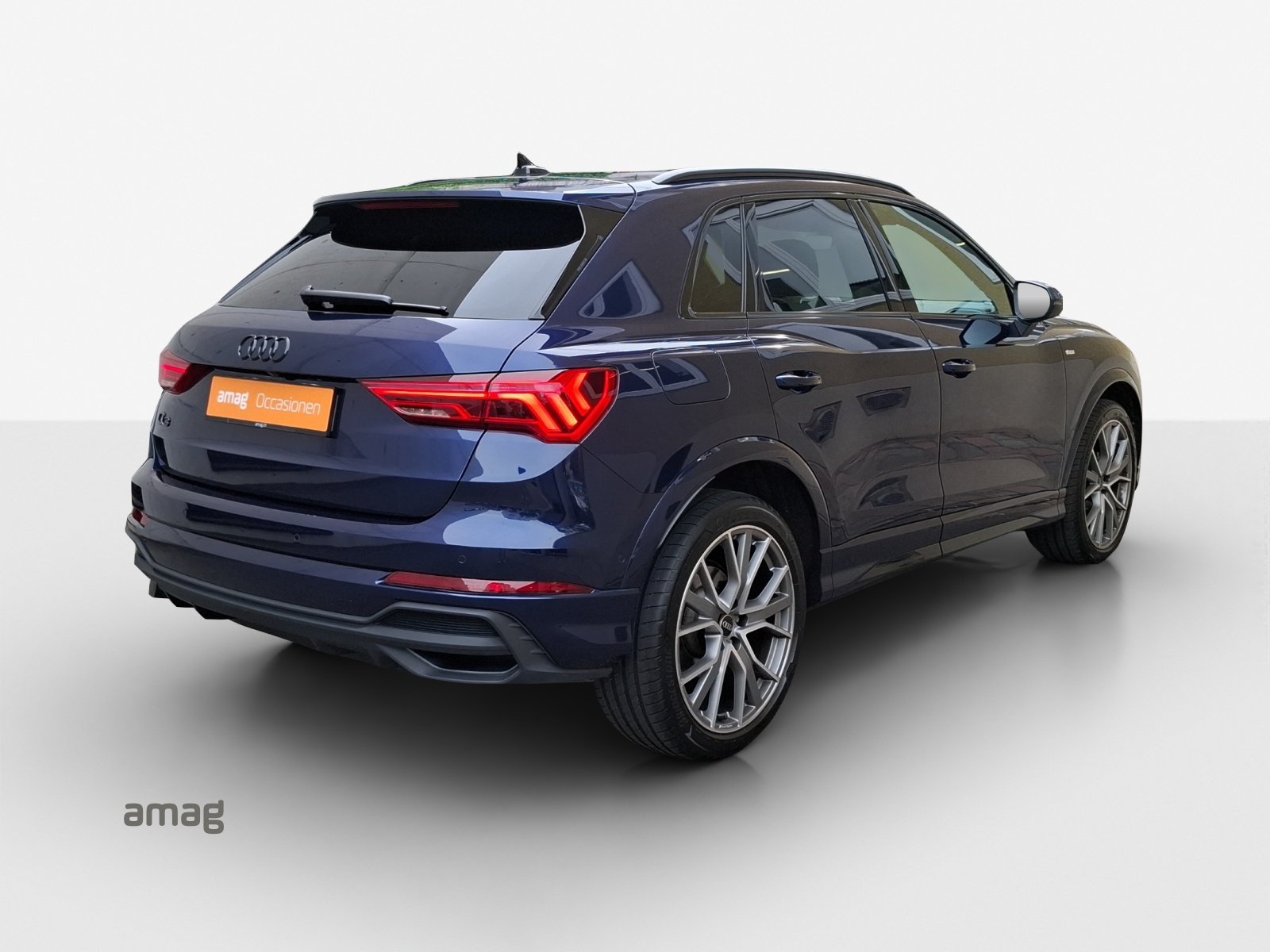 AUDI Q3 35 TFSI S line Attraction S-tronic-image-4