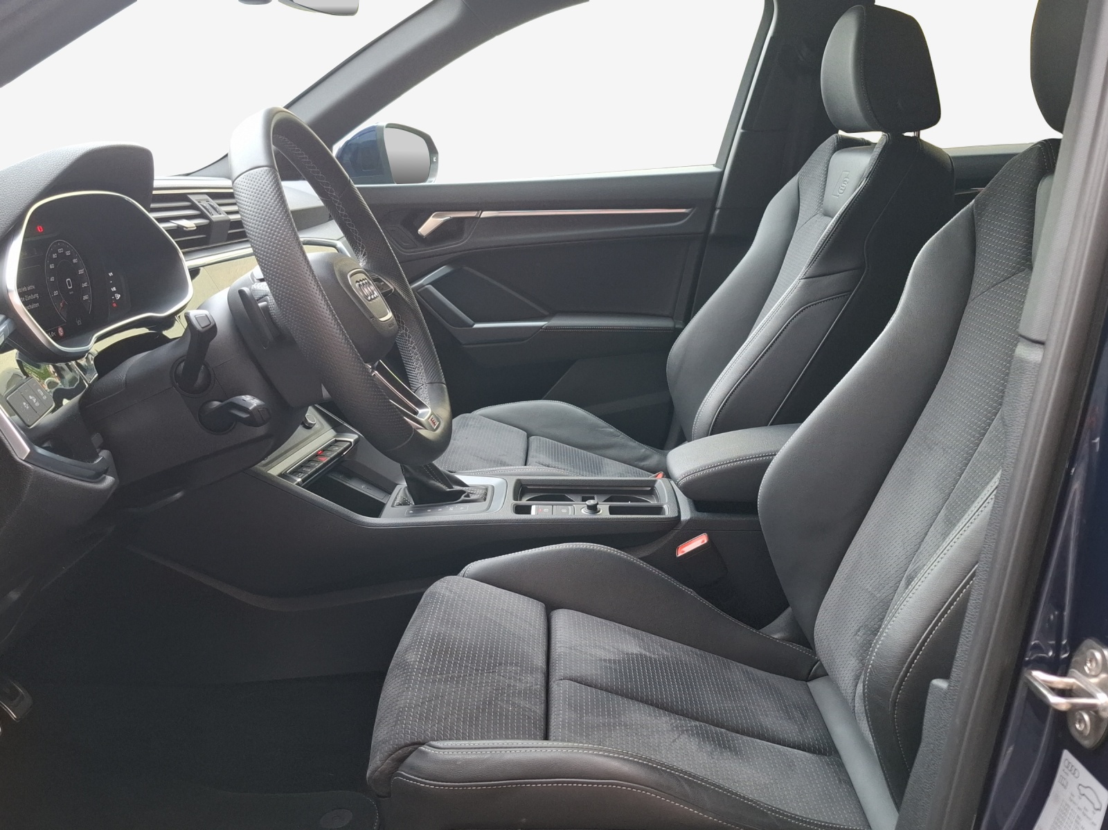AUDI Q3 35 TFSI S line Attraction S-tronic-image-7