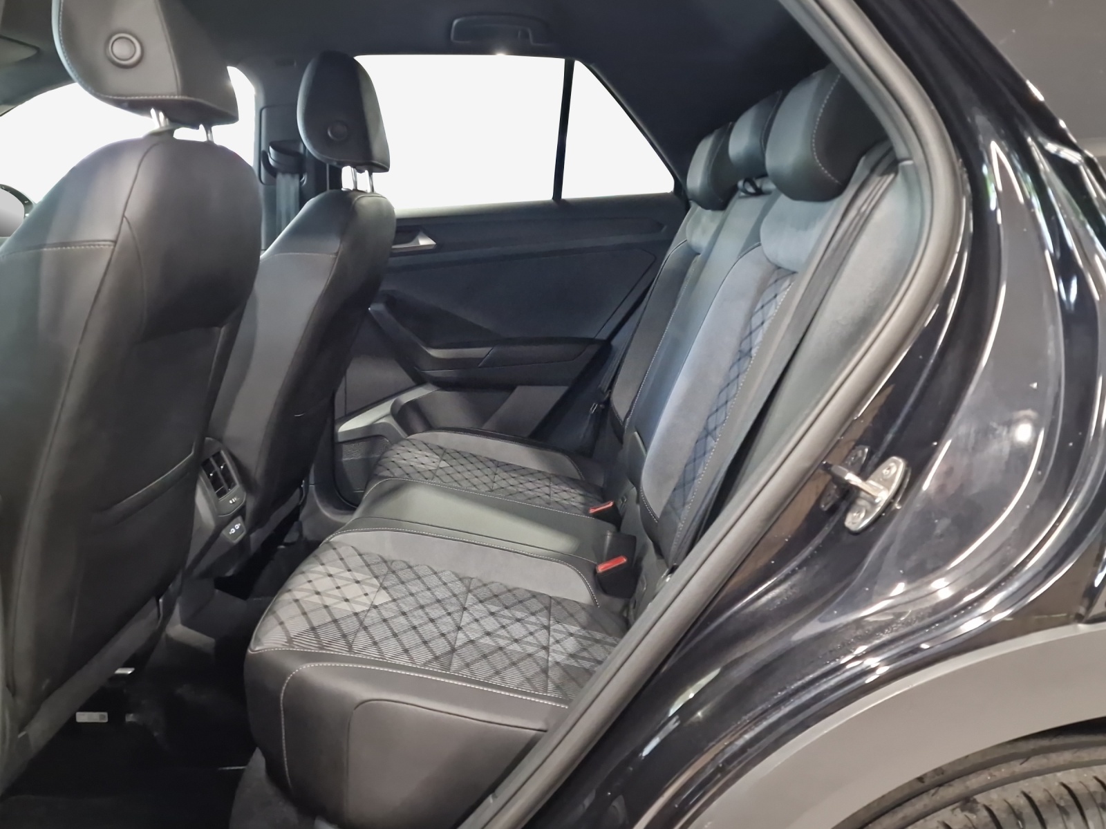 VW T-Roc 2.0 TSI R-Line DSG 4Motion-image-11