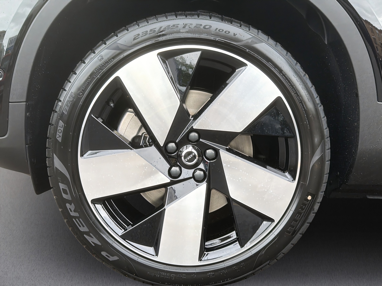 VOLVO EX40 Twin XCENTRIC Edition AWD-image-21