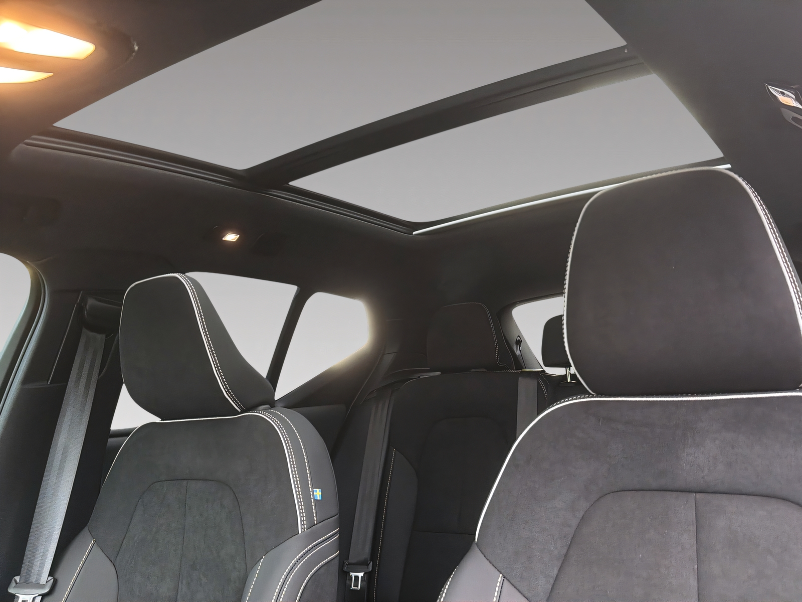 VOLVO EX40 Twin XCENTRIC Edition AWD-image-7