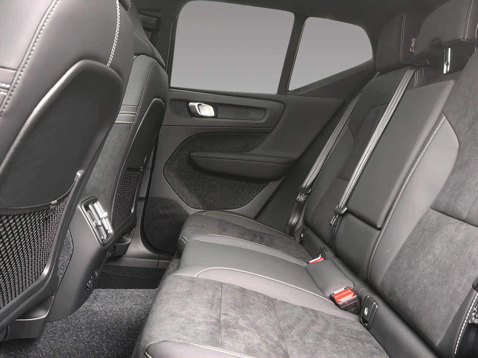 VOLVO EX40 Twin XCENTRIC Edition AWD-image-17