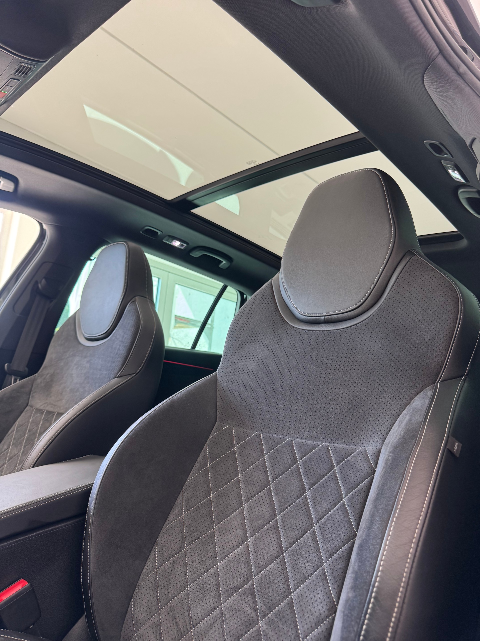 SKODA Superb Combi 2.0 TSI SportLine Plus 4x4 DSG *Panoramadach*CH Fahrzeug*AHK*Standheizung*-image-13